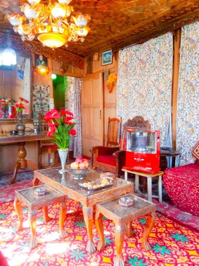 ホテル New Minar Group Of Houseboats Srīnagar エクステリア 写真