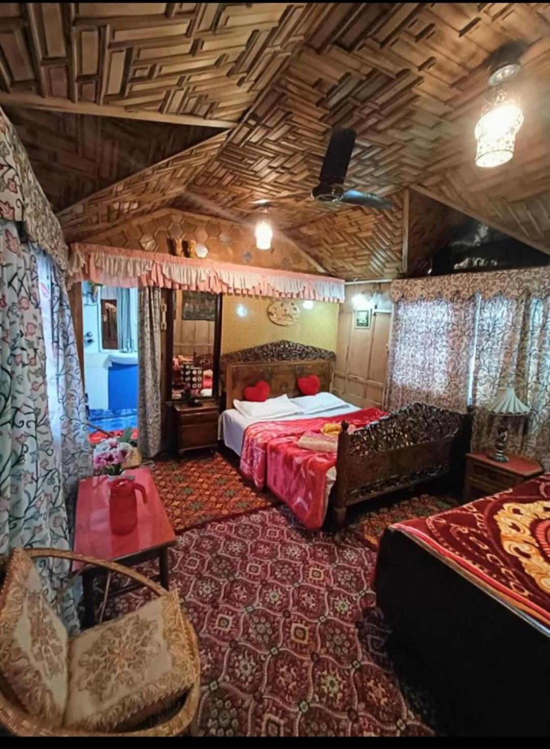 ホテル New Minar Group Of Houseboats Srīnagar エクステリア 写真