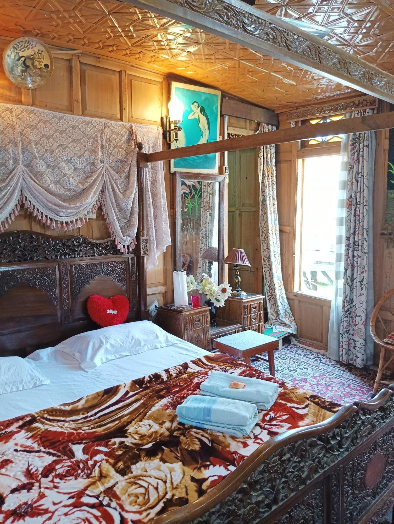 ホテル New Minar Group Of Houseboats Srīnagar エクステリア 写真