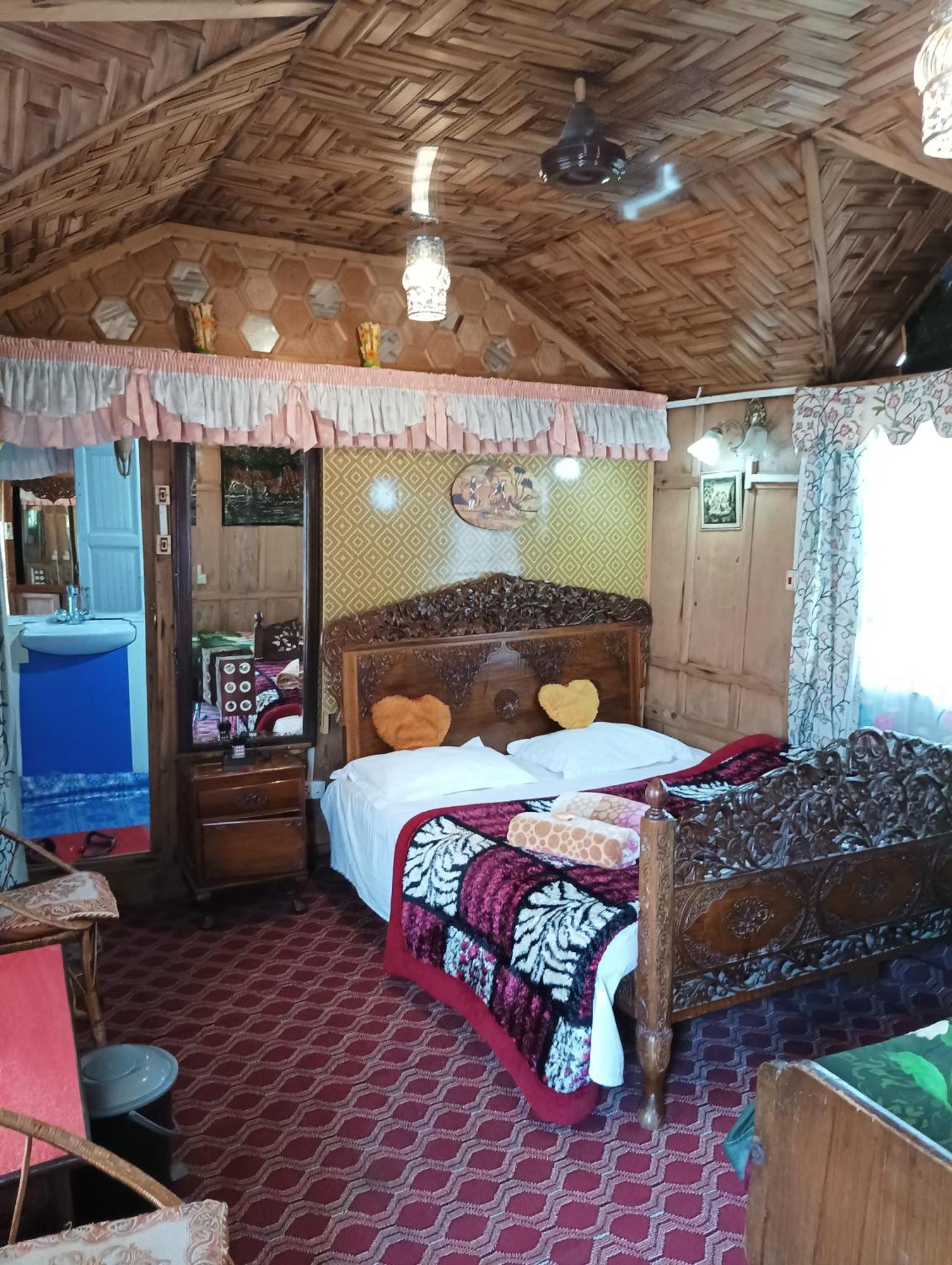 ホテル New Minar Group Of Houseboats Srīnagar エクステリア 写真
