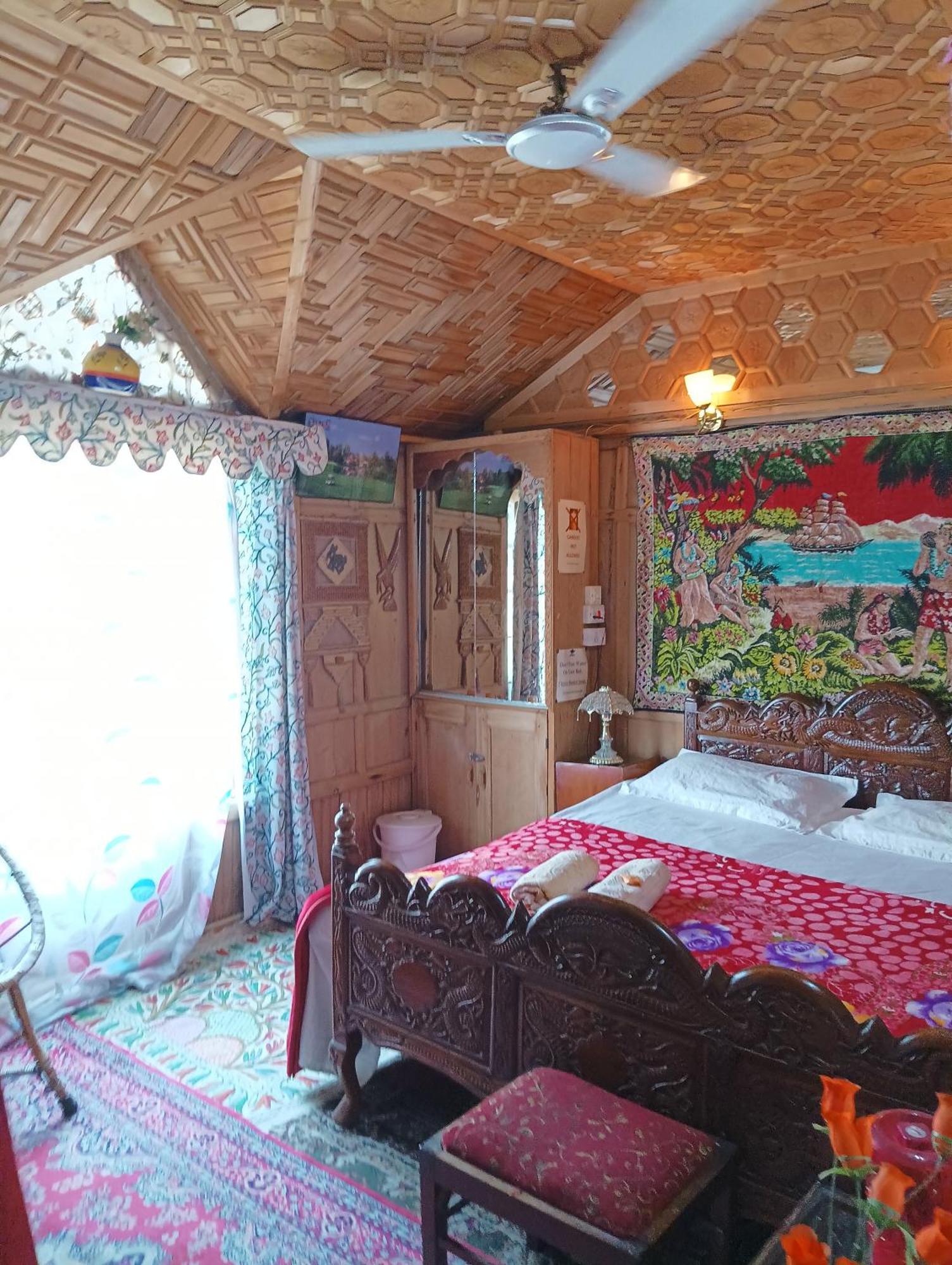 ホテル New Minar Group Of Houseboats Srīnagar エクステリア 写真