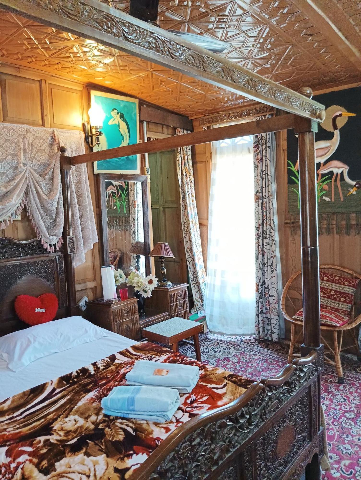 ホテル New Minar Group Of Houseboats Srīnagar エクステリア 写真