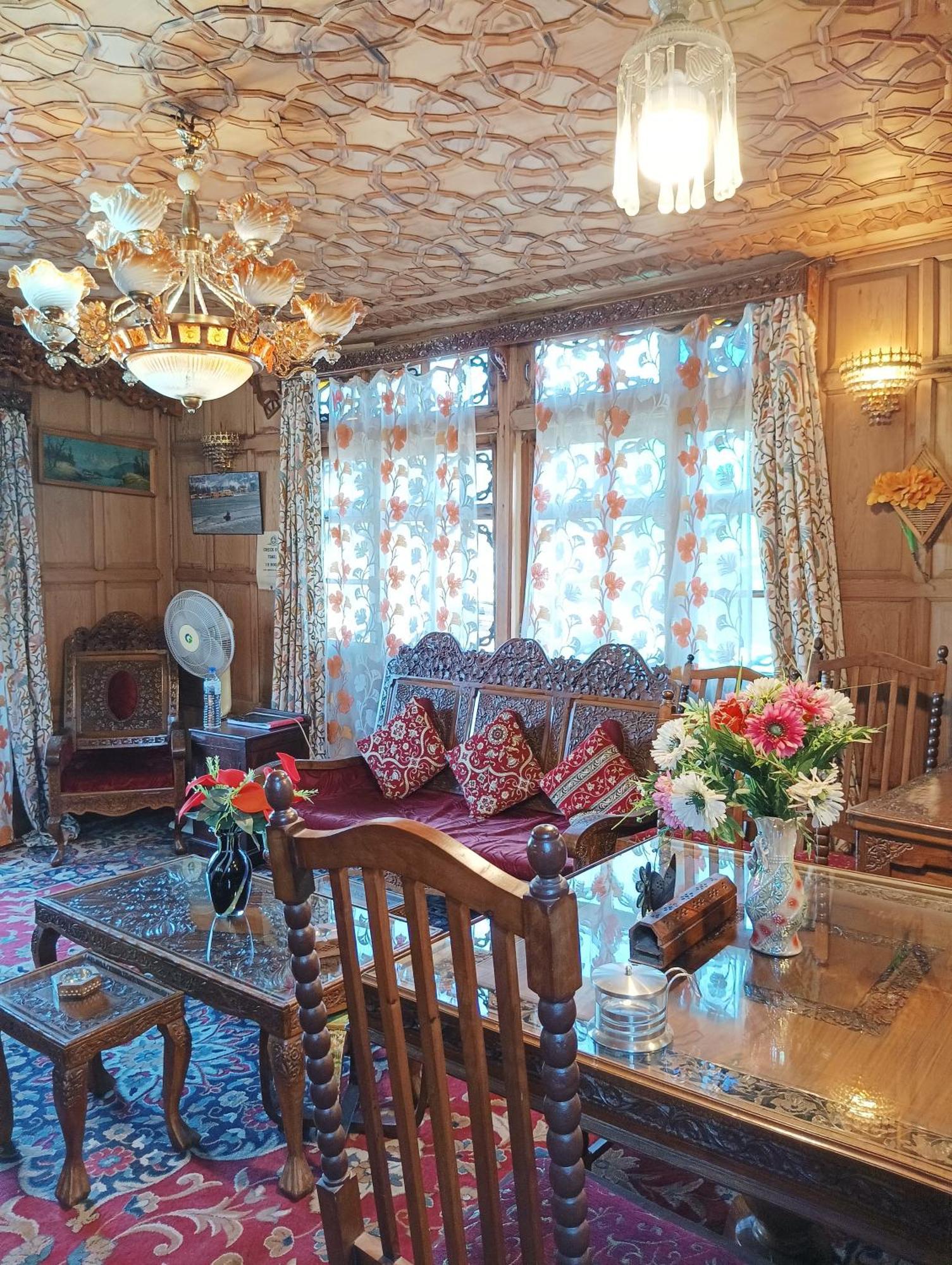 ホテル New Minar Group Of Houseboats Srīnagar エクステリア 写真