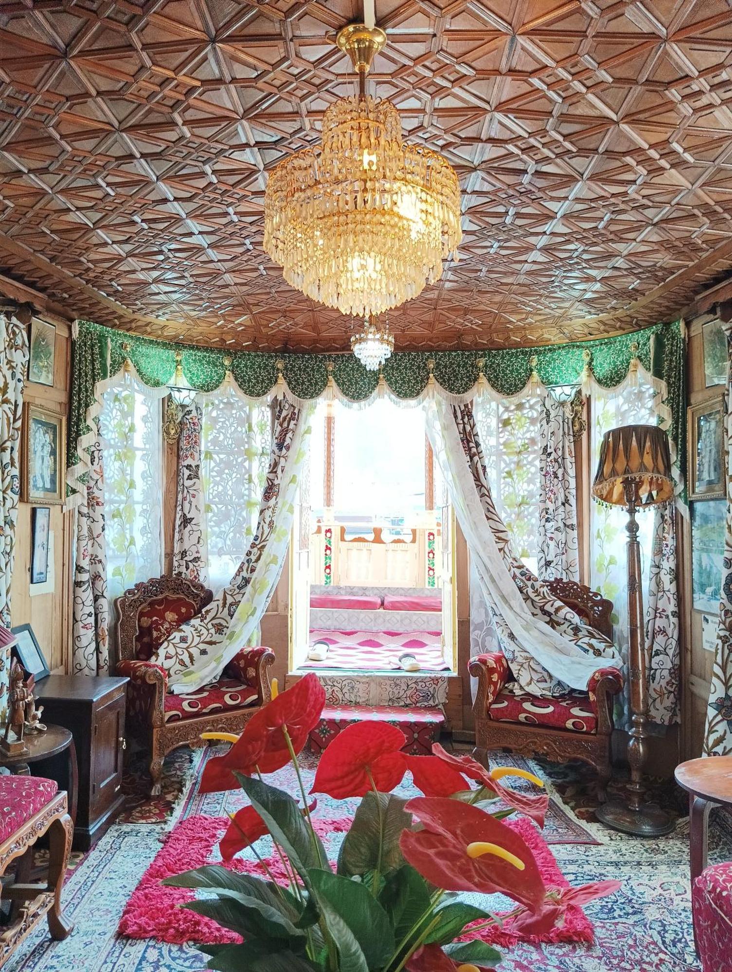 ホテル New Minar Group Of Houseboats Srīnagar エクステリア 写真