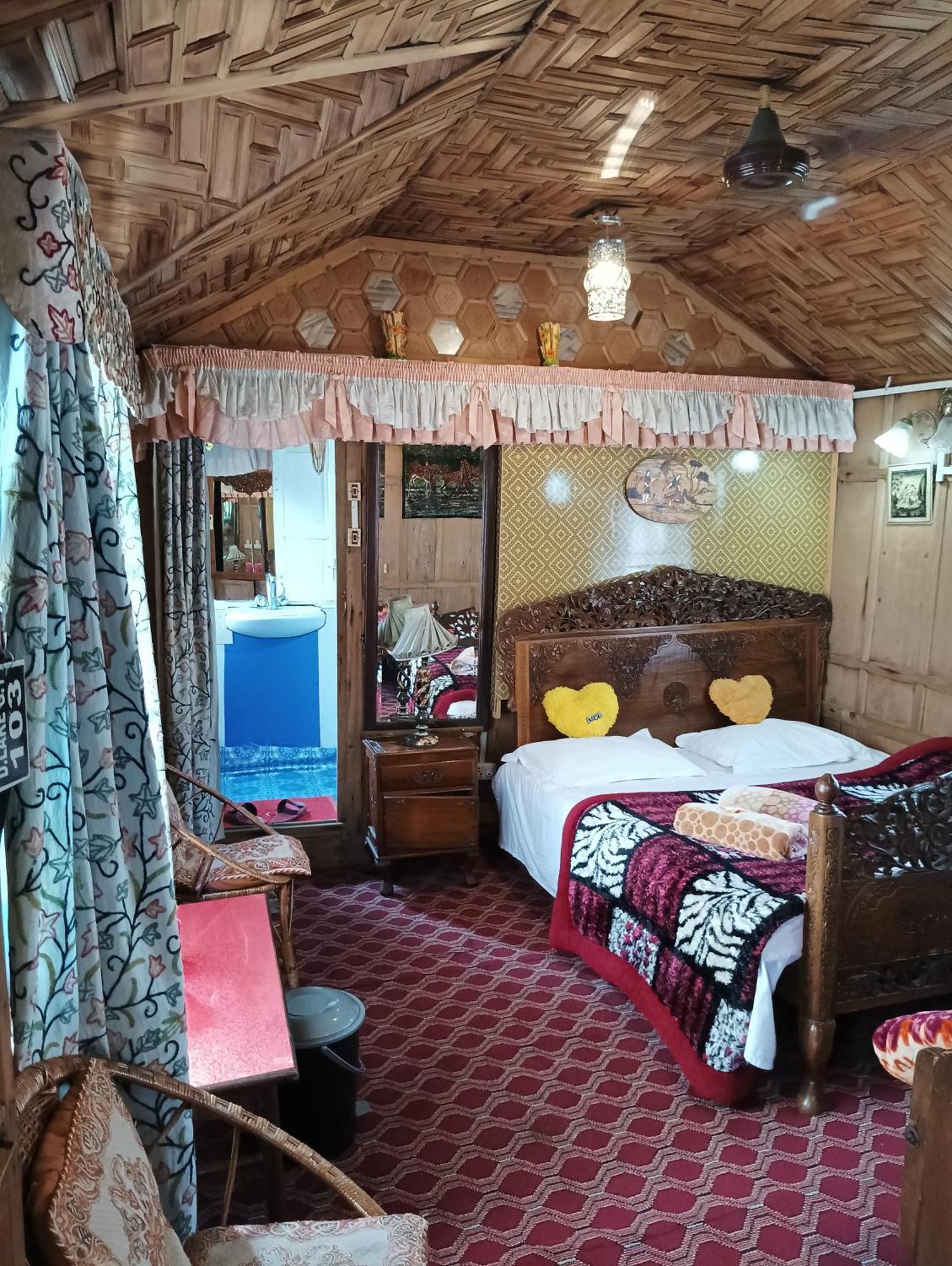 ホテル New Minar Group Of Houseboats Srīnagar エクステリア 写真
