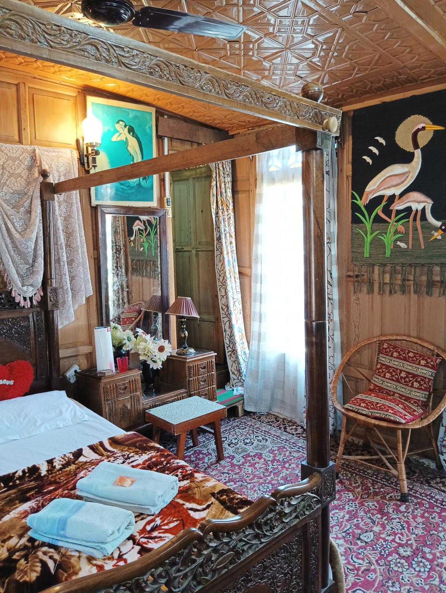 ホテル New Minar Group Of Houseboats Srīnagar エクステリア 写真