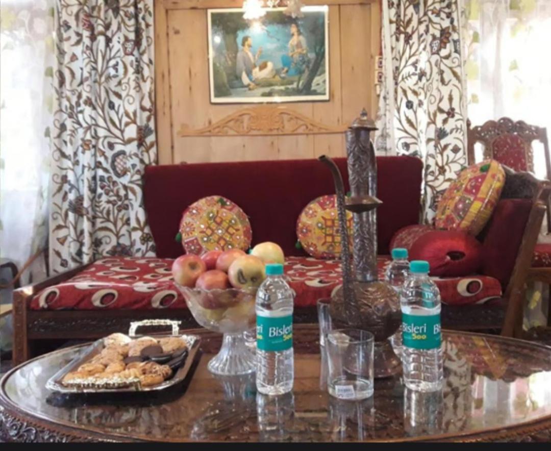ホテル New Minar Group Of Houseboats Srīnagar エクステリア 写真
